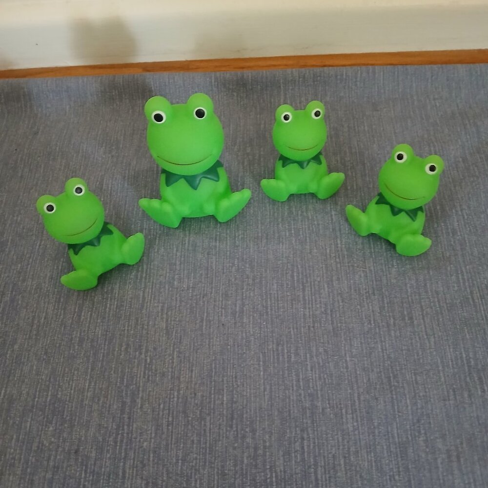 Frog bath water toy x 4 New